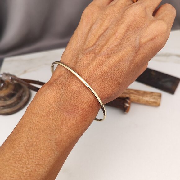 Solid gold round bracelet – timeless, minimal, and made to last. Gold bracelet. - Picture 1 of 12